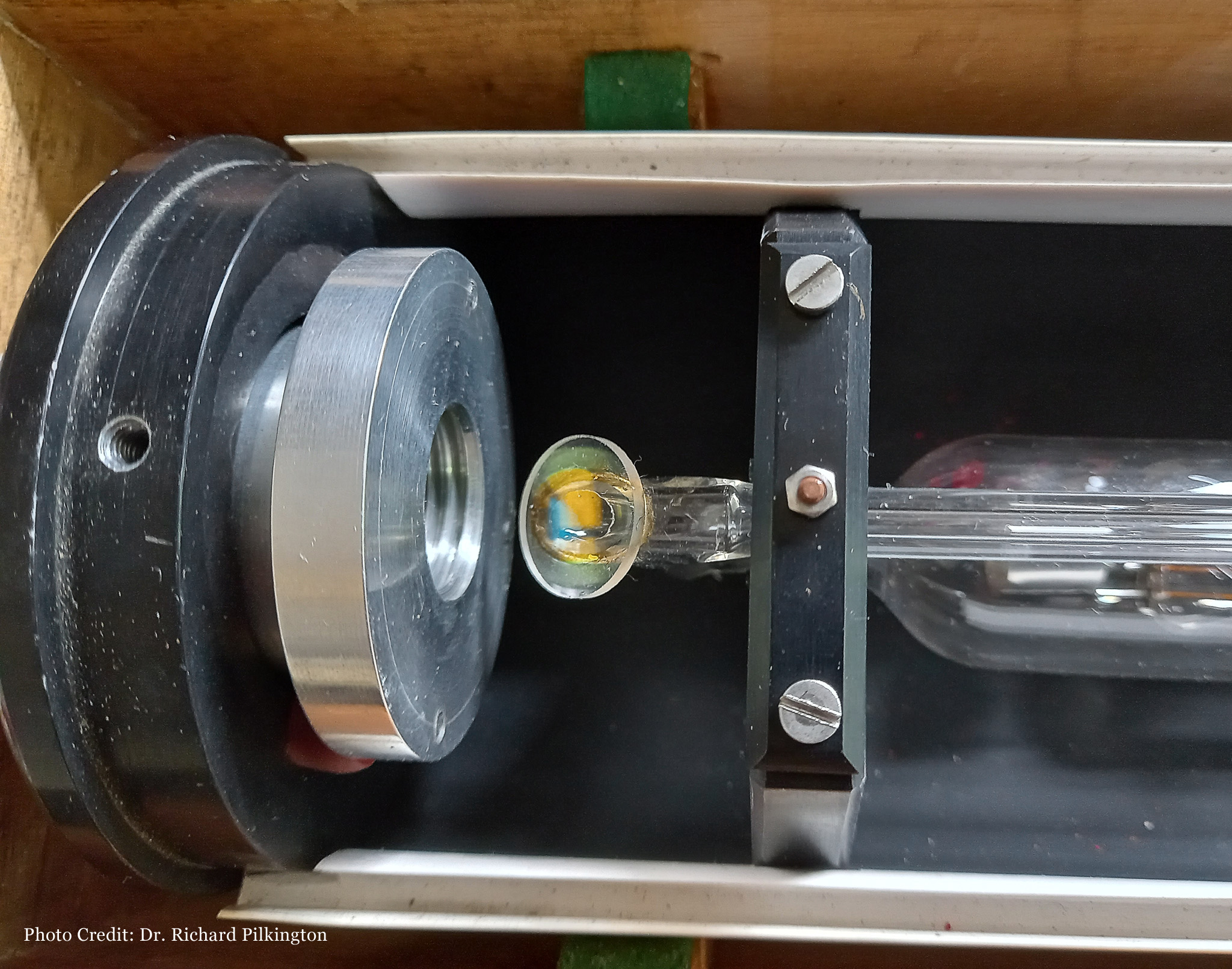 Elliott Model 315-HNL-8A Laser Brewster Window Elliott Model 315-HNL-8A Laser Brewster Window