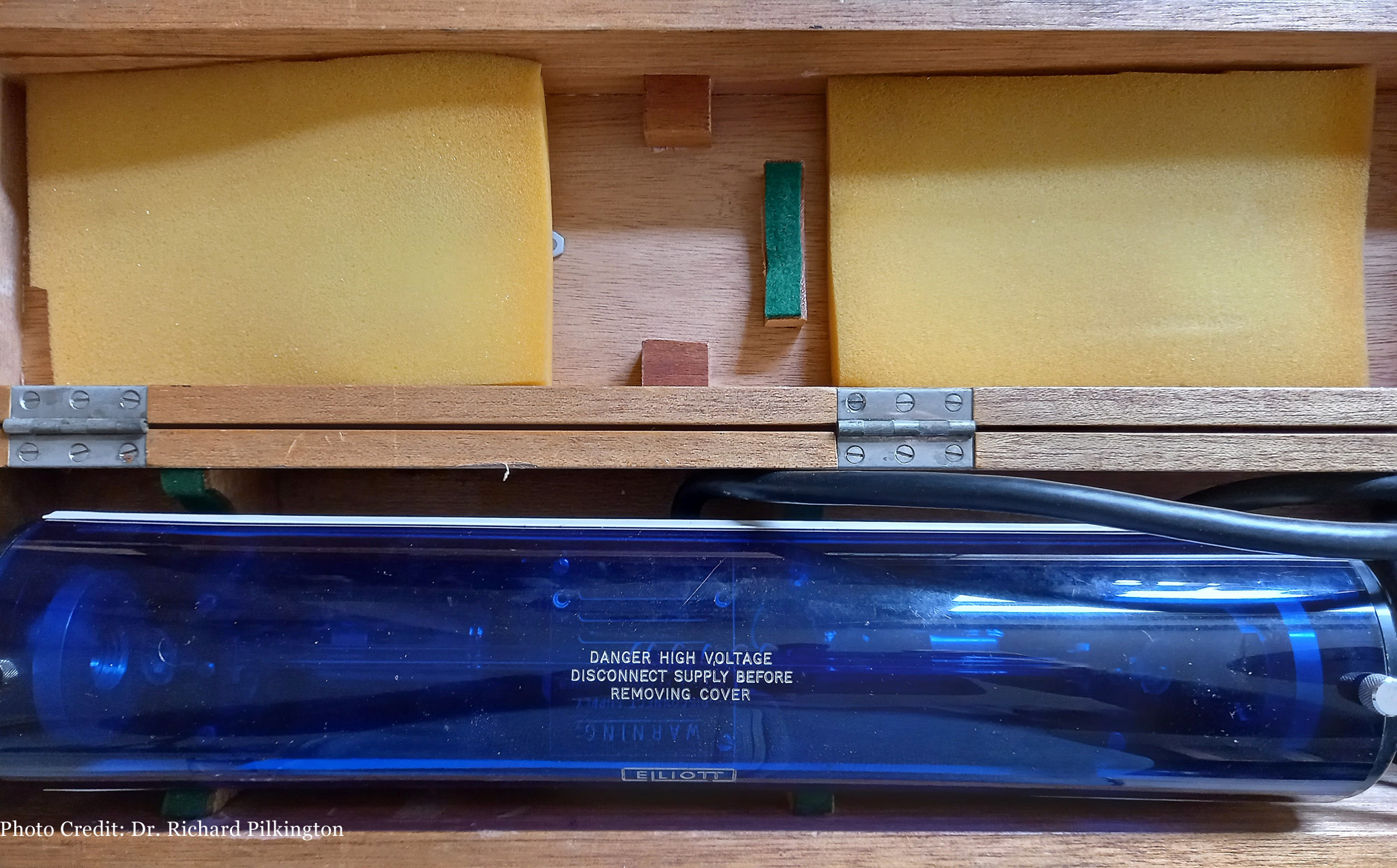 Elliott Model 315-HNL-8A Laser in it's original wooden box